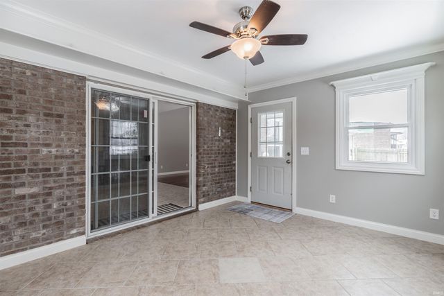 4318 Huntington Ridge Circle, Newburgh, IN 47630