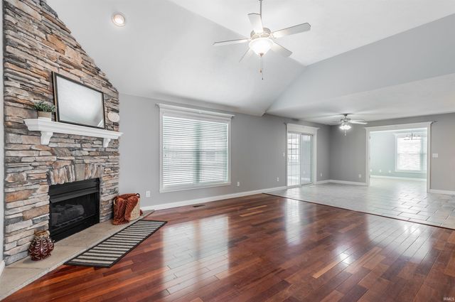 4318 Huntington Ridge Circle, Newburgh, IN 47630