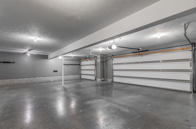 4318 Huntington Ridge Circle, Newburgh, IN 47630