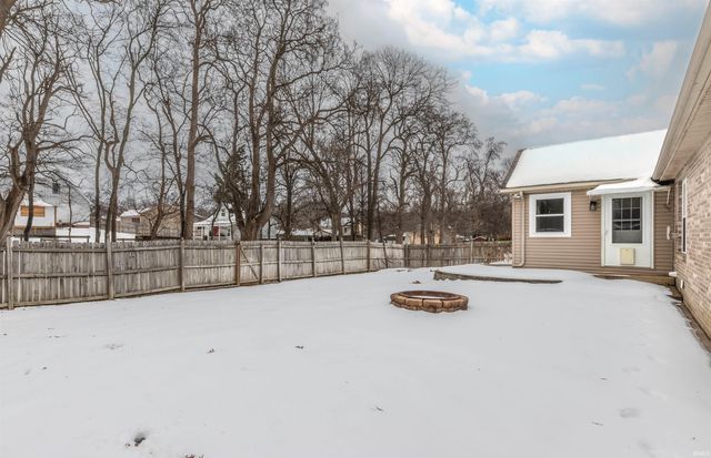 4318 Huntington Ridge Circle, Newburgh, IN 47630