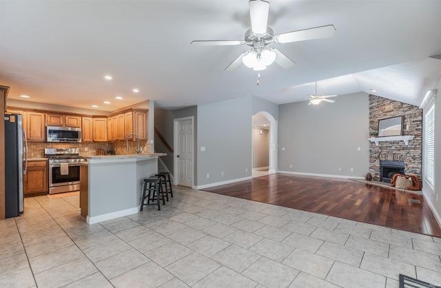 4318 Huntington Ridge Circle, Newburgh, IN 47630