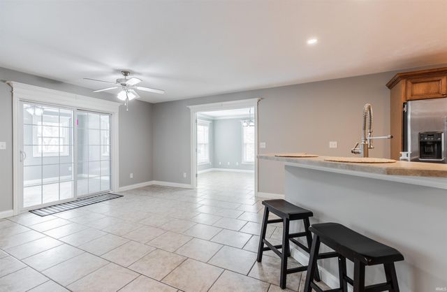 4318 Huntington Ridge Circle, Newburgh, IN 47630