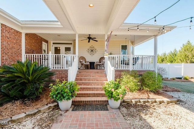 1676 Smithfield Highway, Newton Grove, NC 28366