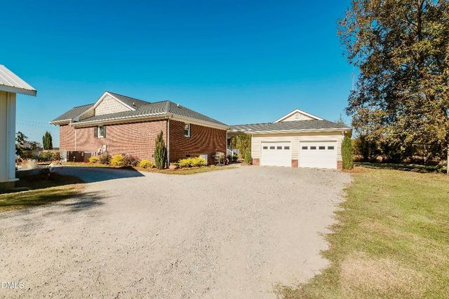 1676 Smithfield Highway, Newton Grove, NC 28366