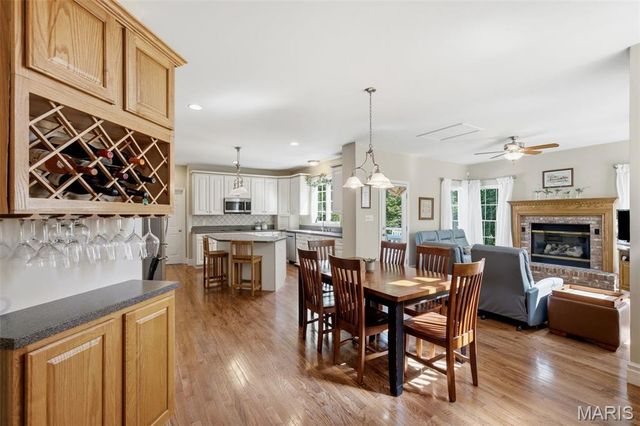 10209 Eddingham Terrace, St Louis, MO 63128