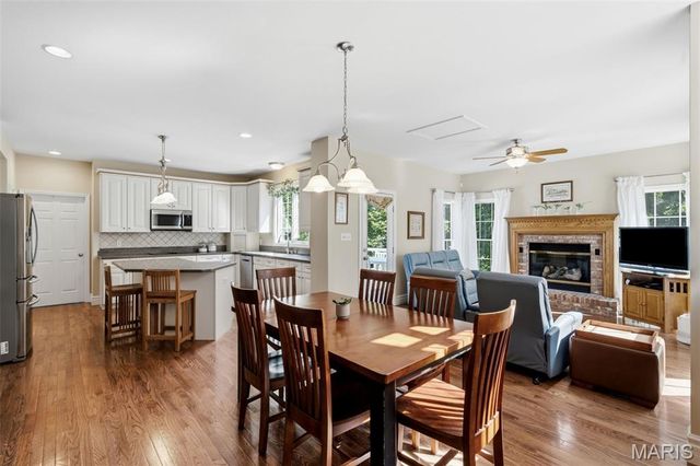 10209 Eddingham Terrace, St Louis, MO 63128