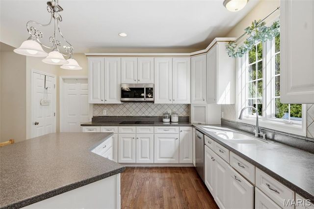10209 Eddingham Terrace, St Louis, MO 63128