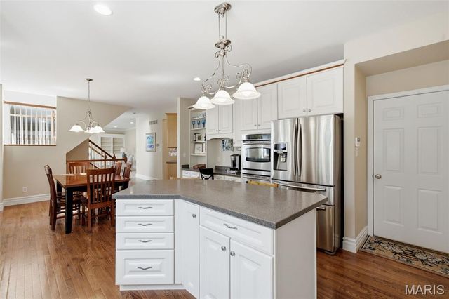 10209 Eddingham Terrace, St Louis, MO 63128
