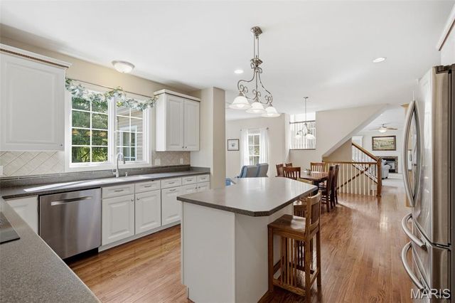 10209 Eddingham Terrace, St Louis, MO 63128