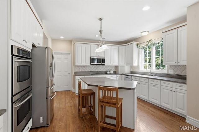 10209 Eddingham Terrace, St Louis, MO 63128