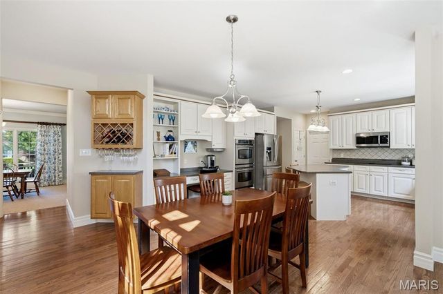10209 Eddingham Terrace, St Louis, MO 63128