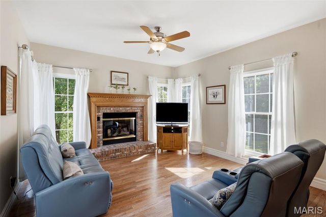 10209 Eddingham Terrace, St Louis, MO 63128