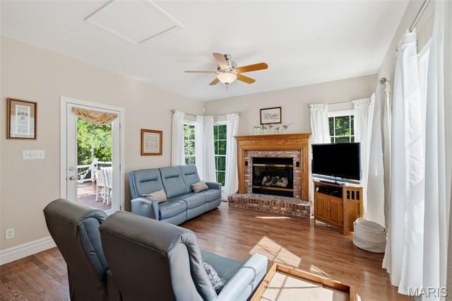 10209 Eddingham Terrace, St Louis, MO 63128