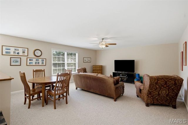 10209 Eddingham Terrace, St Louis, MO 63128