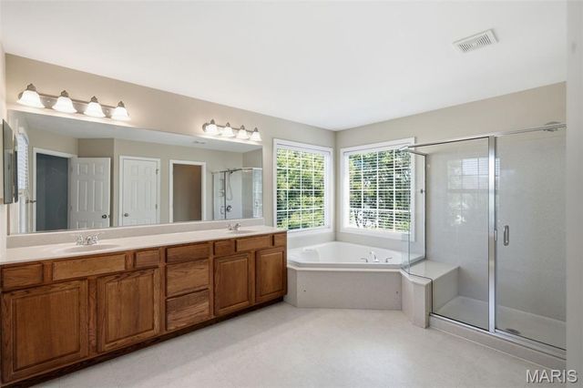 10209 Eddingham Terrace, St Louis, MO 63128
