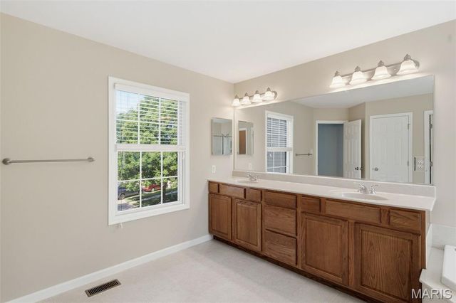 10209 Eddingham Terrace, St Louis, MO 63128