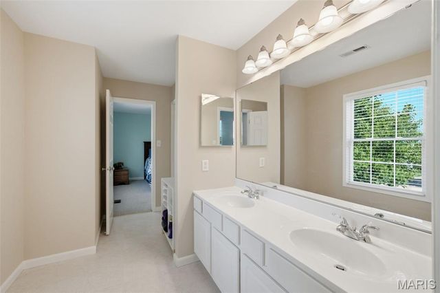 10209 Eddingham Terrace, St Louis, MO 63128