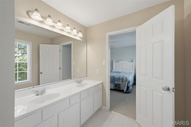 10209 Eddingham Terrace, St Louis, MO 63128