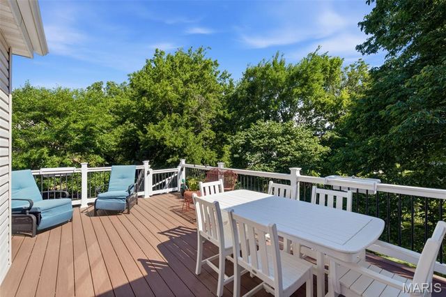10209 Eddingham Terrace, St Louis, MO 63128