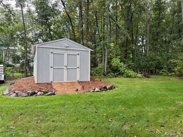16290 Whitehead Drive, Linden, MI 48451