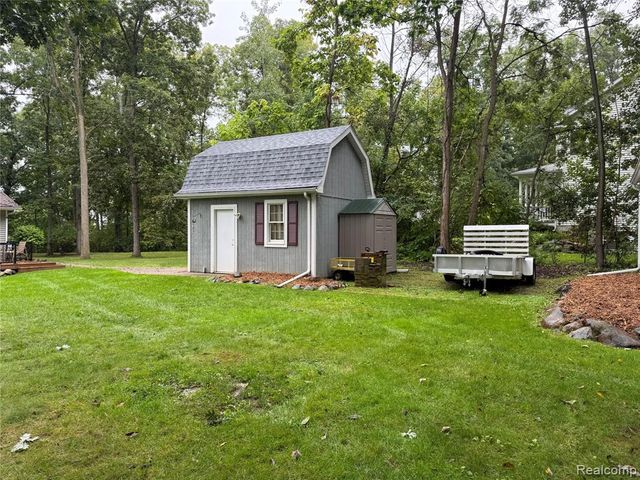 16290 Whitehead Drive, Linden, MI 48451