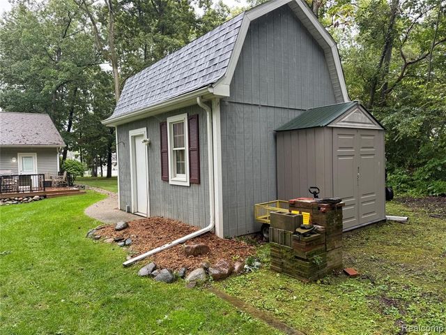 16290 Whitehead Drive, Linden, MI 48451