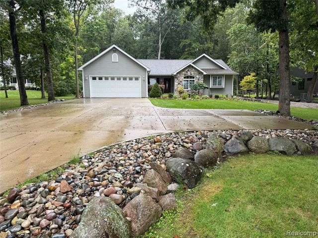 16290 Whitehead Drive, Linden, MI 48451