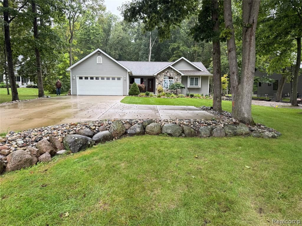16290 Whitehead Drive, Linden, MI 48451