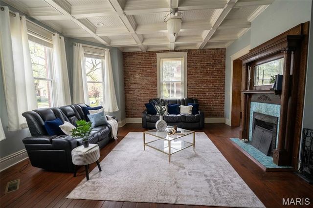 116 W Henry Street, Staunton, IL 62088