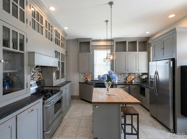 116 W Henry Street, Staunton, IL 62088