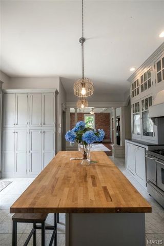 116 W Henry Street, Staunton, IL 62088