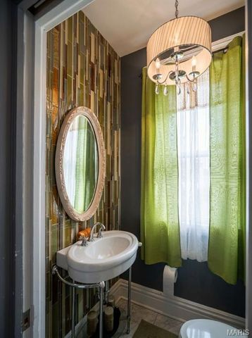 116 W Henry Street, Staunton, IL 62088