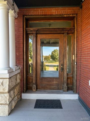 116 W Henry Street, Staunton, IL 62088