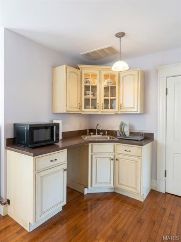 116 W Henry Street, Staunton, IL 62088