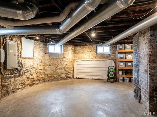 116 W Henry Street, Staunton, IL 62088