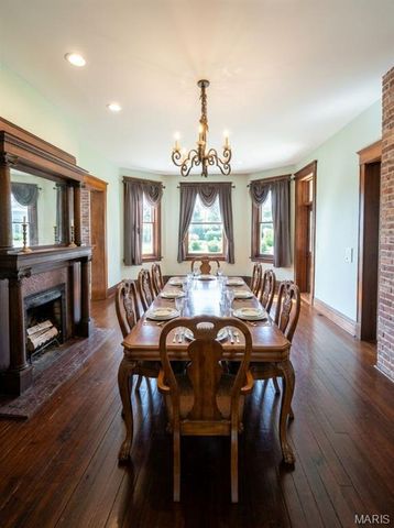 116 W Henry Street, Staunton, IL 62088