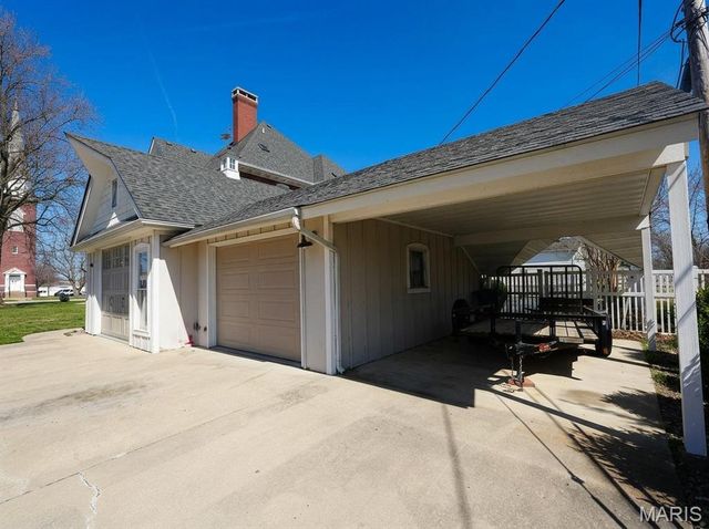 116 W Henry Street, Staunton, IL 62088