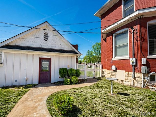 116 W Henry Street, Staunton, IL 62088