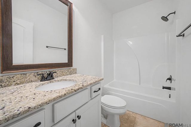 32440 Curtis Cove Ln, Denham Springs, LA 70706