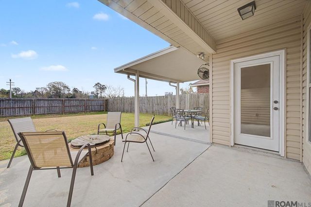 32440 Curtis Cove Ln, Denham Springs, LA 70706