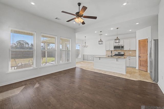 32440 Curtis Cove Ln, Denham Springs, LA 70706