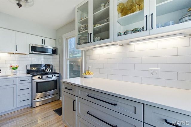 887 Dickson Street, St Louis, MO 63122