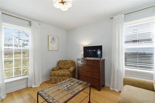 887 Dickson Street, St Louis, MO 63122