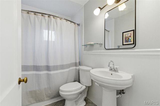 887 Dickson Street, St Louis, MO 63122