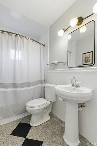 887 Dickson Street, St Louis, MO 63122