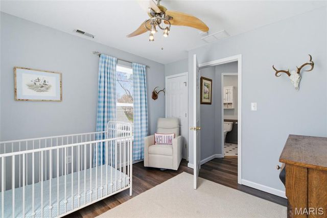 887 Dickson Street, St Louis, MO 63122