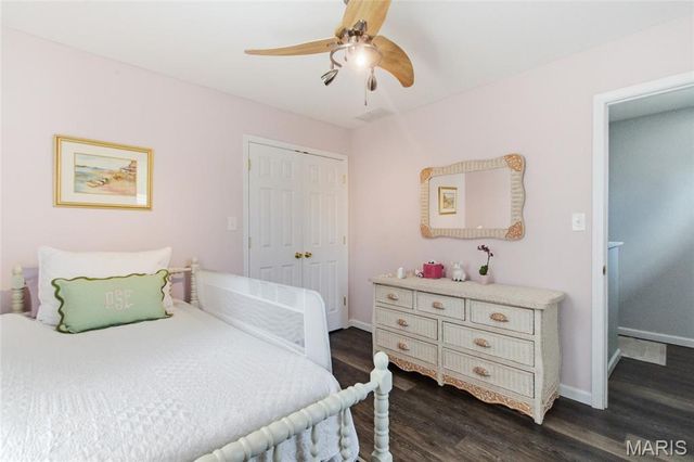 887 Dickson Street, St Louis, MO 63122