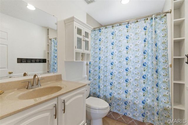 887 Dickson Street, St Louis, MO 63122