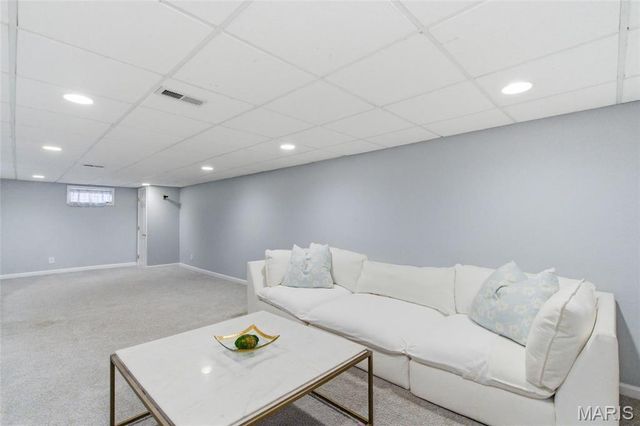 887 Dickson Street, St Louis, MO 63122