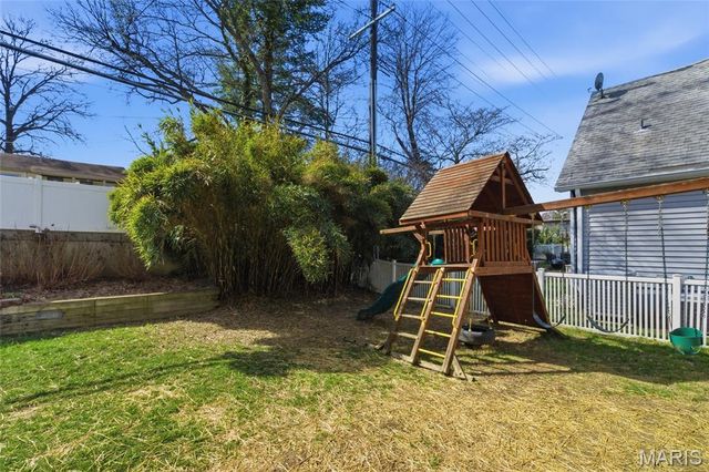 887 Dickson Street, St Louis, MO 63122